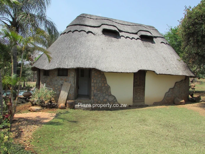 Extraordinary 3 Bedroom farmhouse with 3 cottages on 13.78 hectares -Bulawayo 