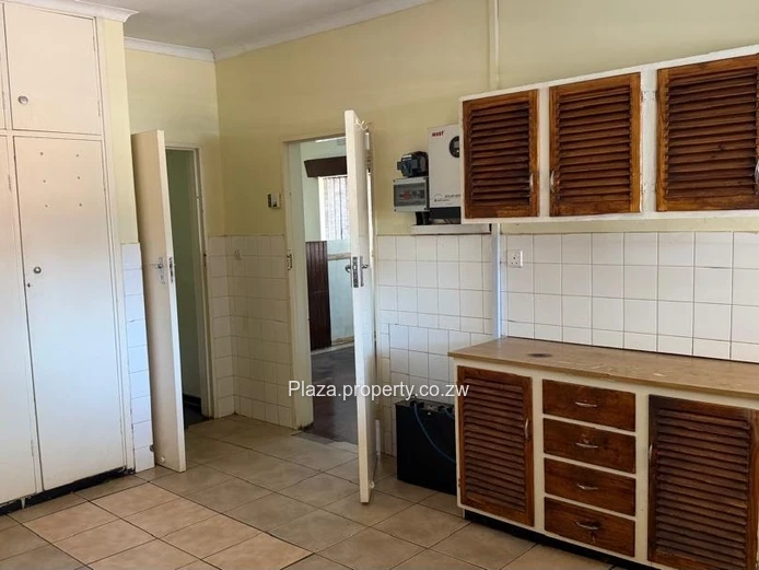 Hillside 4-Bed Home on 1,237 m²  (Sole Mandate)