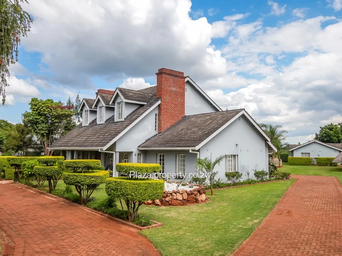 Grand double storey house in Helensvale for sale