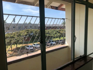 2 Bedroom Flat & Apartment