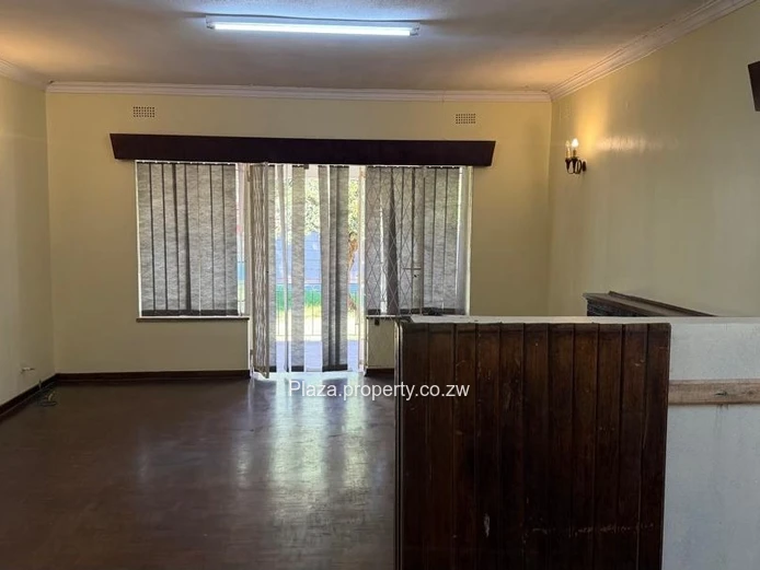 Hillside 4-Bed Home on 1,237 m²  (Sole Mandate)