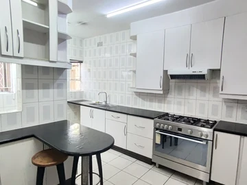 3 Bedroom Flat & Apartment
