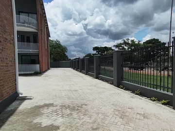 2 Bedroom Flat & Apartment