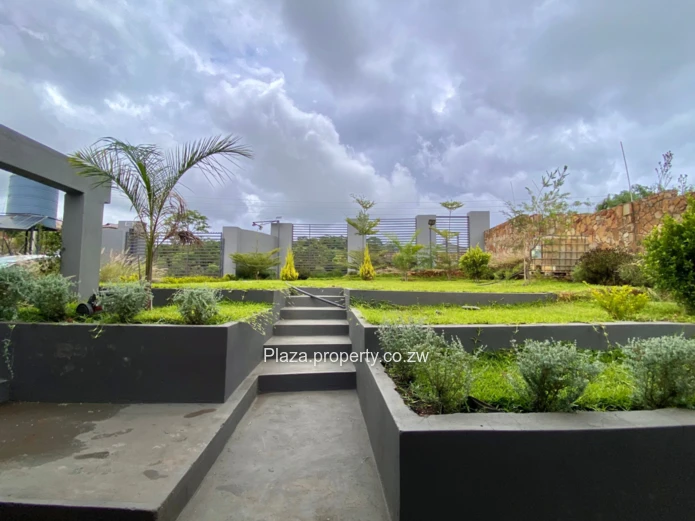 4 Bed Luxury Home in Crowhill Views!