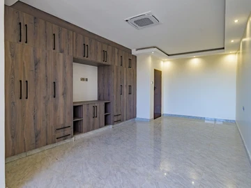 4 Bedroom Flat & Apartment