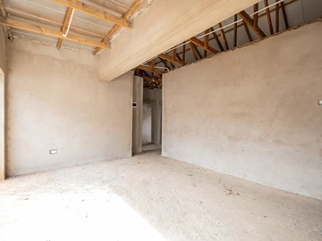 4 Bedroom Flat & Apartment