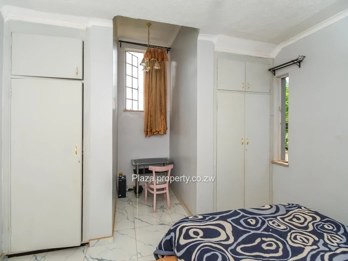 Grand double storey house in Helensvale for sale