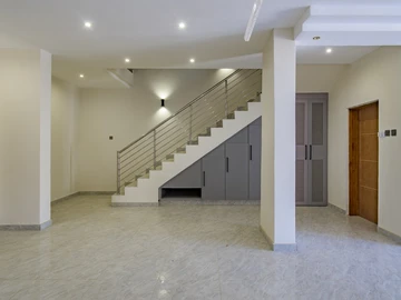 4 Bedroom Flat & Apartment