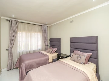 3 Bedroom Flat & Apartment