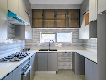 4 Bedroom Flat & Apartment