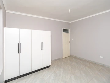 3 Bedroom Flat & Apartment