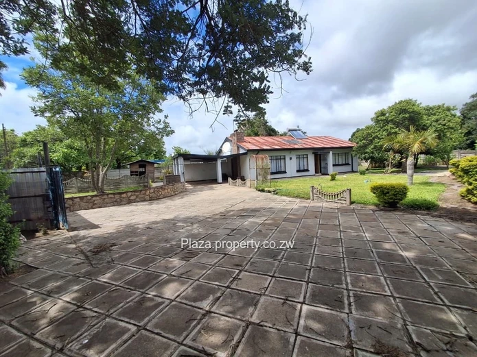 A Lovely Home in a Peaceful area near Lundi Park Golf Course