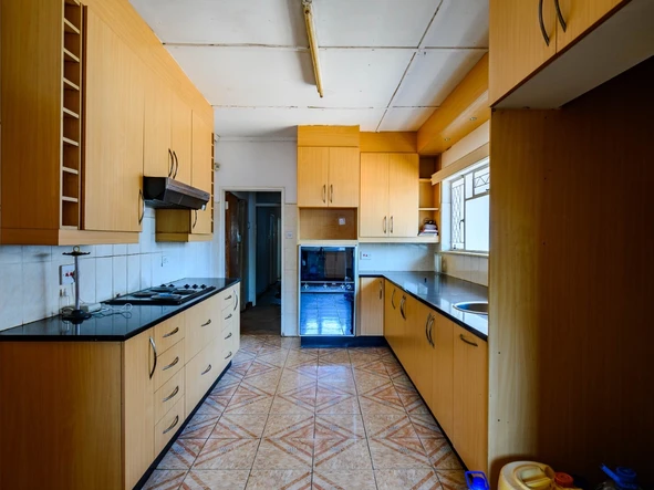 6 Bedroom House
