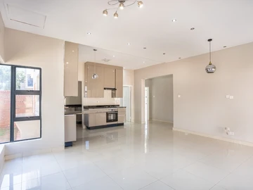 2 Bedroom Flat & Apartment