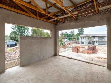 4 Bedroom Flat & Apartment