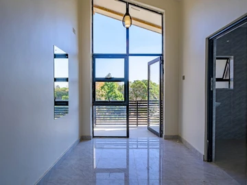 4 Bedroom Flat & Apartment