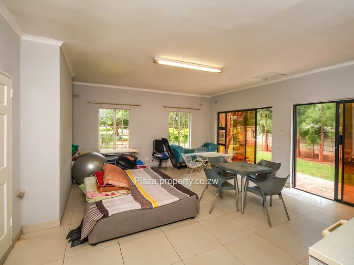 Grand double storey house in Helensvale for sale