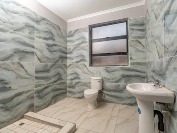 3 Bedroom Flat & Apartment