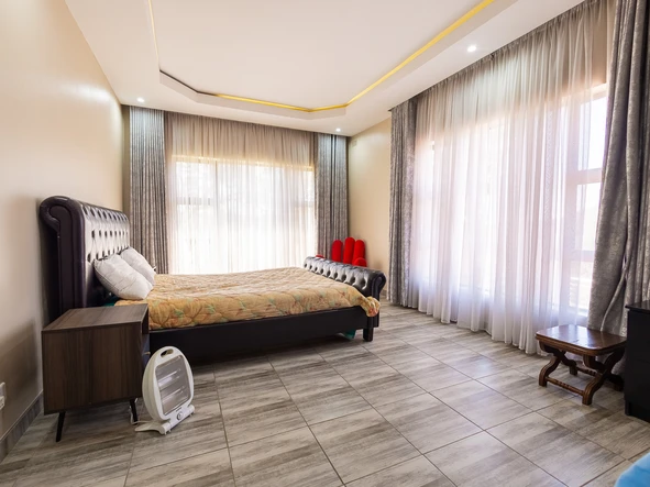 5 Bedroom House