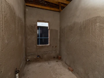 4 Bedroom Flat & Apartment