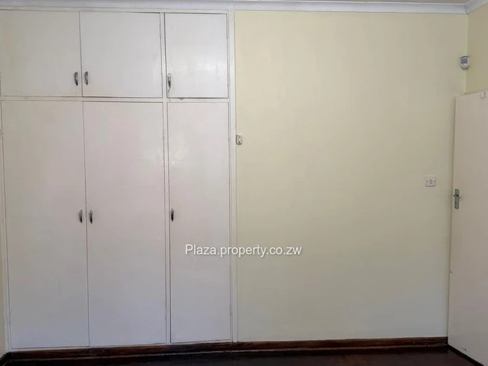 Hillside 4-Bed Home on 1,237 m²  (Sole Mandate)