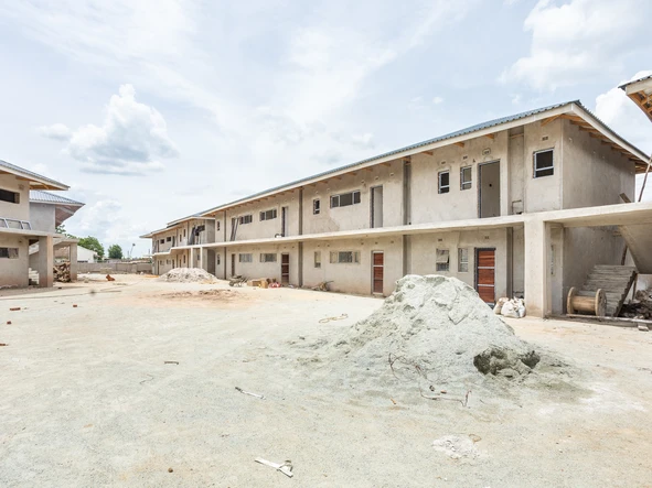 2 Bedroom Flat & Apartment