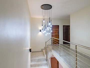 4 Bedroom Flat & Apartment
