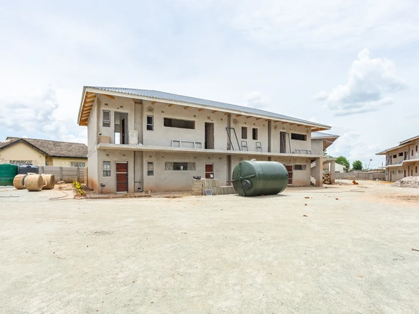 2 Bedroom Flat & Apartment