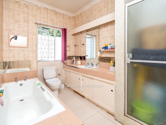 Elegant 4-Bedroom Family Home In Highlands (Sole Mandate)