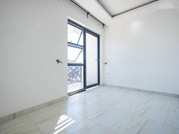 4 Bedroom Flat & Apartment