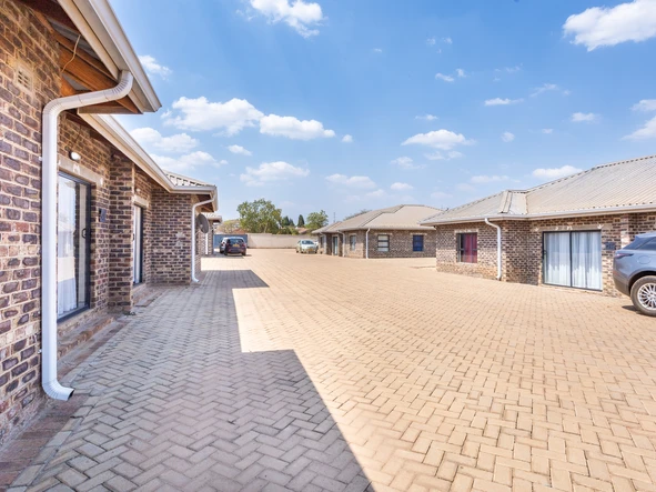 36 Bedroom Flat & Apartment