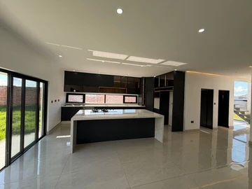 4 Bedroom Flat & Apartment