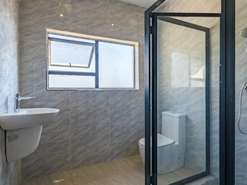 4 Bedroom Flat & Apartment