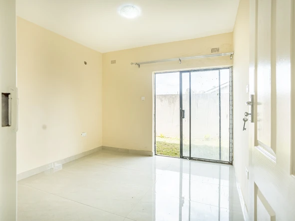 2 Bedroom Flat & Apartment