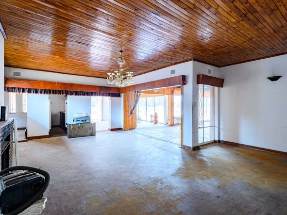6 Bedroom House