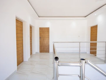 4 Bedroom Flat & Apartment