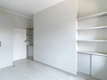 2 Bedroom Flat & Apartment