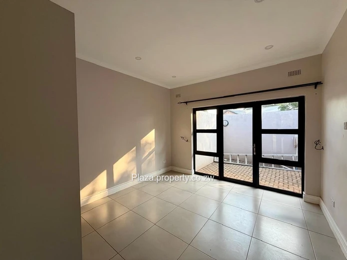 Space, Privacy & Security - Exclusive Helensvale Townhouse