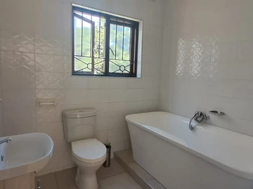 3 Bedroom Flat & Apartment