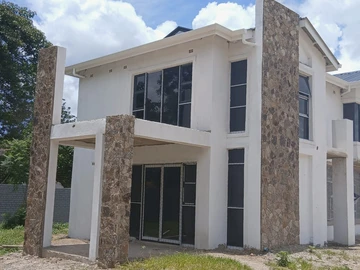 4 Bedroom Flat & Apartment