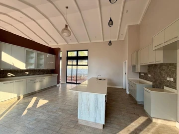 4 Bedroom Garden Flat