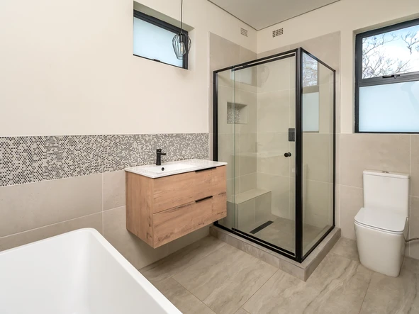 3 Bedroom Flat & Apartment