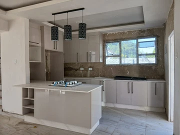 4 Bedroom Flat & Apartment