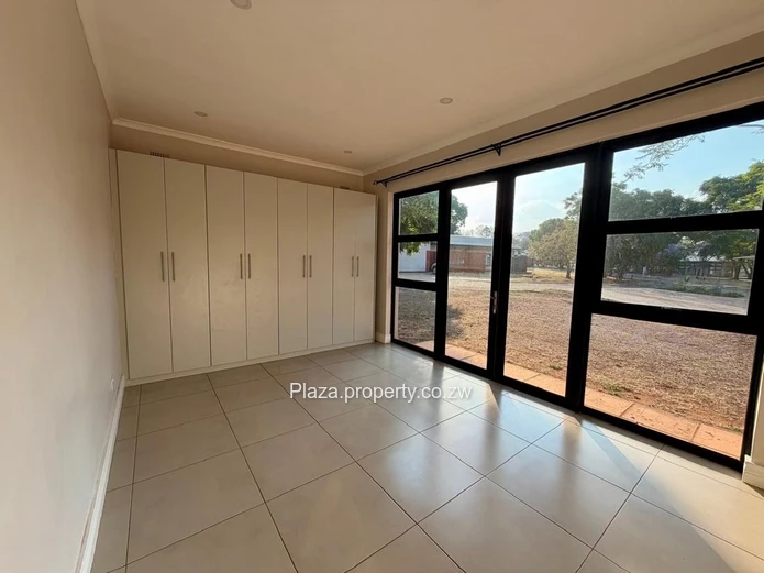 Space, Privacy & Security - Exclusive Helensvale Townhouse
