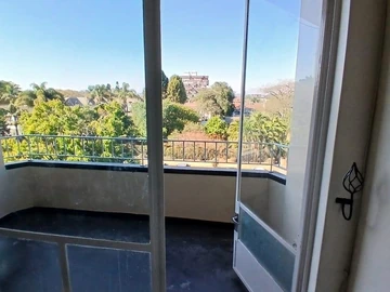 2 Bedroom Flat & Apartment