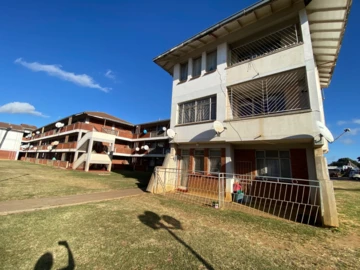 2 Bedroom Flat & Apartment