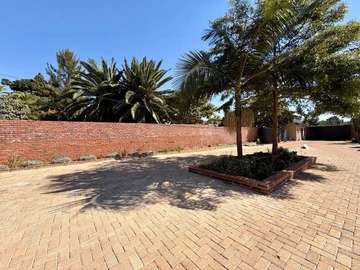 4 Bedroom Garden Flat