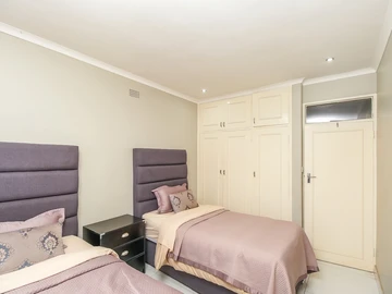 3 Bedroom Flat & Apartment