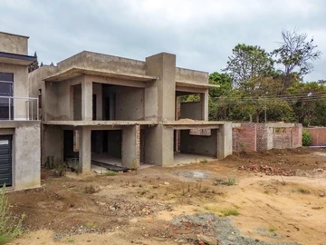 4 Bedroom Flat & Apartment