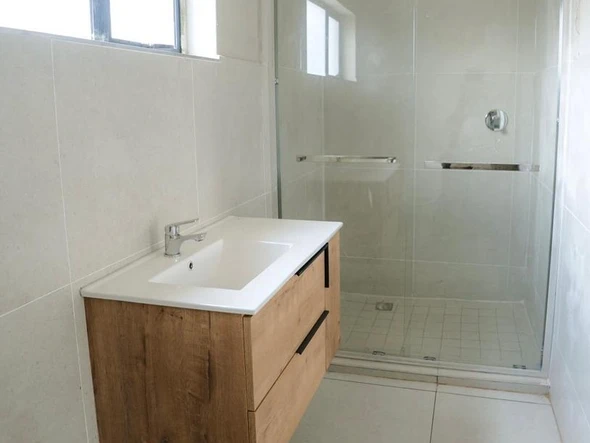 2 Bedroom Flat & Apartment